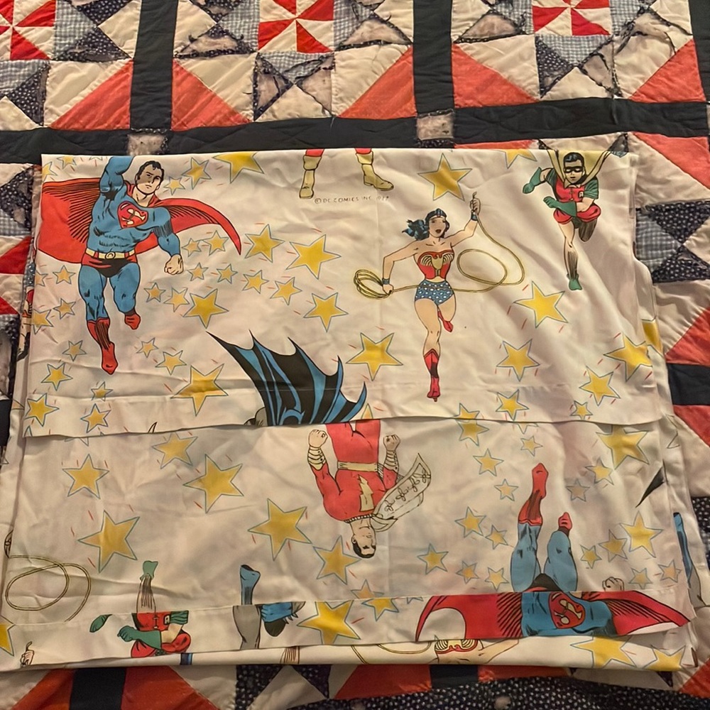 Vintage Wonder Woman DC comics bed sheet